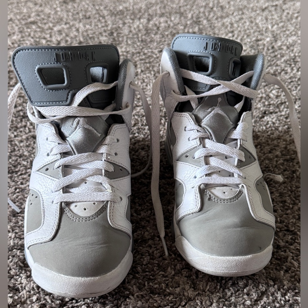 Air Jordan Kids White and Gray Basketball shoes size 4.5